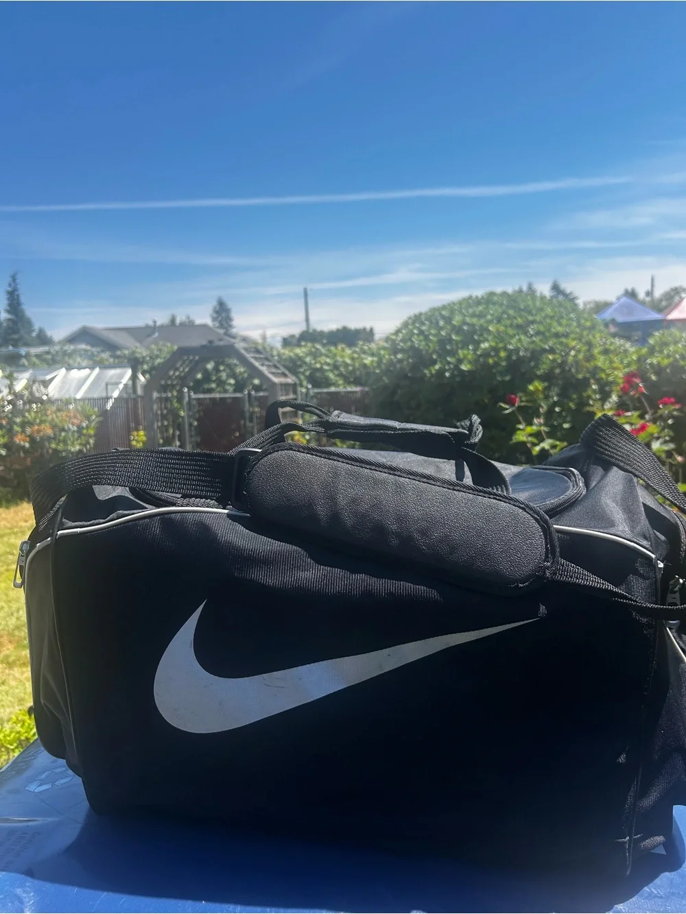 Nike Black Duffle Bag Men's Gym Travel Bag Size 23”x13”x10”